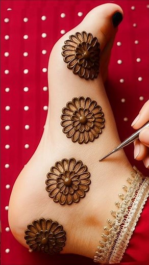 Simple and unique mehndi design for foot 👣 #mehndi #henna #mehndidesign #viralvideo
