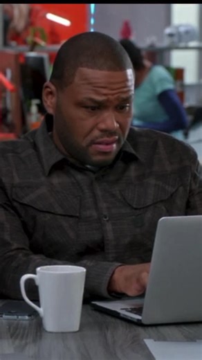 Allen Maldonado on Instagram: "S.M.A.D.s it's a thing 😂😂😂🤣 @blackishabc streaming on Netflix NOW Follow @mile20mindset my new running podcast. YOUTUBE LINK IN BIO Episodes twice a week begin Jan. 26th #maldonadoiseverywhere #marathonfinisher"