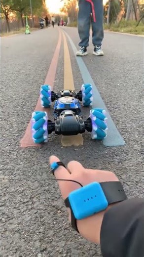 Control This RC Car With Your Hand Gestures 🤯