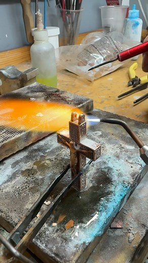 25K views · 290 reactions | Creating a beautiful 18K rose gold pendant and chain with VVS lab diamonds. #miamicubanlink #custompendant #18kgold #18kgoldchain #750gold | gusvillajewelry | Facebook