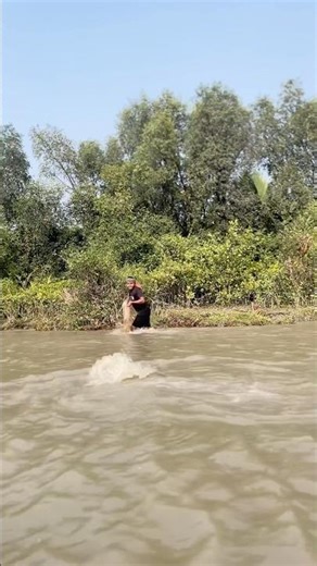 Amazing net fishing moment target big fish