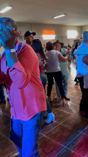 124K views · 1.2K reactions | Forro baile lindo demais povo feliz dançando | Gabriel Pasa | Facebook