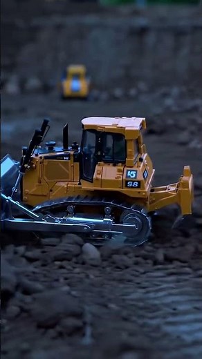 🚧 Powerful RC Bulldozer at Work! Massive Earthmoving on the Construction Site! 🚜