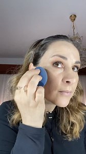 Tutorial makeup de olhos. 😍 Um tutorial simples, com a gama de makeup Andreia Professional, para acompanhar passo a passo. Produtos usados nesta makeup: - Concealer - Dark Circle Killer - Loose Fixing Powder - Magic Powder - Brush - Powder Brush - Eyeshadow Palette - I Can See You - 01 The nudes - Brush - Medium Eyeshadow Brush - Brush - Smokey Eye Brush - Brush - Small Eyeshadow Brush - Waterproof Eyeliner - Black Velvet - Waterproof Mascara - Pool Party - Eyeliner & Eyebrow - Showtime 2 in 1 