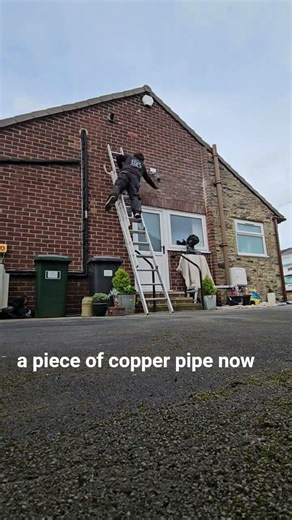 Day 2 Pointing This Gable Wall… Stopping the Kitchen Turning Into a Swimming Pool! 🧱💦