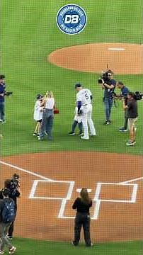Freddie Freeman’s sons throw out ceremonial first pitch on bobblehead night at Dodger Stadium