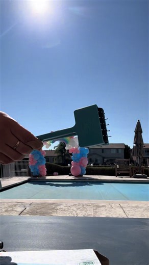 Deco-pop tool to breakdown my setup in minutes after it took me hours to put together lol! Deco-pop is a must especially in this Cali heat! 104 degrees and these babies lasted! I popped them all the next day 🎈💥 @decochamp @TUFTEX Balloons #decopop #balloons #pop #foryou #balloongarland