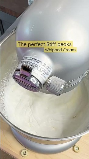 How to whip perfect stiff peaks into whipped cream. Use for frosting cakes, or no-churn ice cream ⬇️