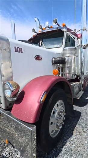 1985 Peterbilt 359 #classic #diesel #truck #oldschool #trucking