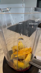 Frisk på en udfordring? De her ingefær-gurkemeje-chili-citron-sort peber-shots er seriøst hidsige … De booster dit immunforsvar, tager toppen af forkølelsen - og kan muligvis også rense din cykelkæde for rust 😵. Nap et hver dag - det vil du ikke fortryde! #antiinflammatoriskkost | Cookingclub.dk