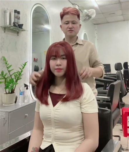 12h khuya . Khách và thợ vẫn còn tươi rói