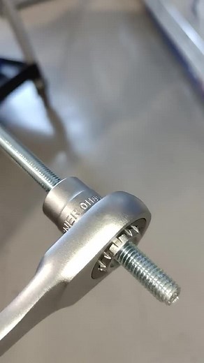 How to Properly Tighten a Bolt with a Wrench