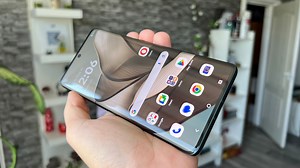 Motorola edge 50: Trendul cu muchii curbate continuă, OLED, dar și nu LTPO