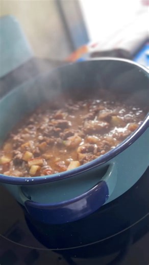 Simple, homestyle, no fuss. Mom’s Picadillo con Papas. Here is the recipe link. https://pinaenlacocina.com/moms-picadillo-con-papaground-beef-in-fresh-tomato-sauce-with-potatoes/ #picadilloconpapas | La Piña En La Cocina