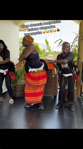 woow, it’s not as easy as it seems 🤣🤣🤣. The girls were on a mission ❤️💃🏽 #foryourpage #fyp #music #irynamubiru #dance