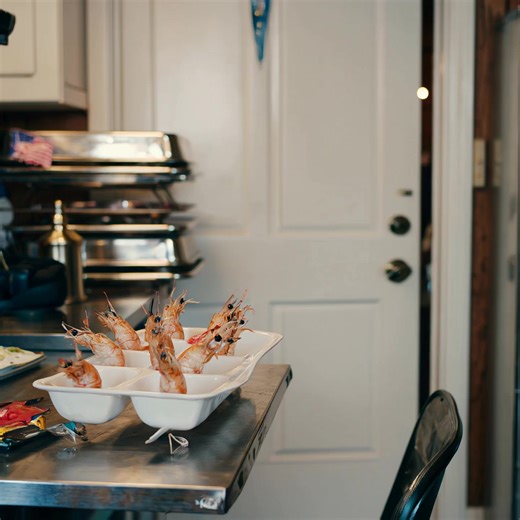 She sat me by the kitchen. That’s where I watched my son get married through a swinging door, behind a tray of shrimp cocktail I’d paid for, while the room I funded filled with laughter that never once turned in my direction. My name is Margaret. I’m 61, and I flew into town in a mauve chiffon dress with my hair set in soft curls the kind of curls that say I’m trying, even when you’re terrified you’re already too late. The venue was one of those restored barns outside the city white string light