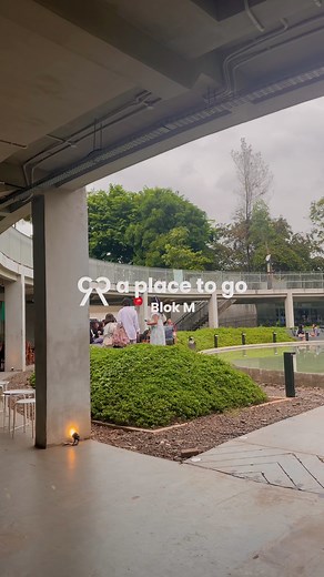 kalo bingung pasti ujung2nya ke Blok M, apa aja adaa. jajan yg murah2 juga banyaakk! photobooth jg banyakk! 😅 #placestovisit #placetogo #mustvisitplaces #jakarta #blokm