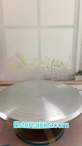 Snowman ⛄️ Christmas cake tutorial. Swiss meringue buttercream frosting Snowman ⛄️ made out of buttercream with fondant Santa Hat. Let me know if you want to learn how to make the buttercream snowman ⛄️ Enjoy the video 🩵⛄️🩵 #fbreelsfypシ゚viralシ #reelsfbシ #fbreelsvideo #cakevideosdaily #baking #edibleart #cakedecorating | Sweet Escape