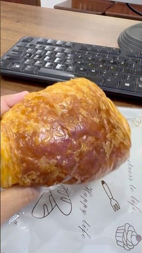 អាហារសំរន់ថ្ងៃនេះមានតែប៉ុណ្ណឹងទេ ហូបអត់គ្រាន់ទេមេីលទៅនោះ #food #cake #funny #breadrecipe #bread