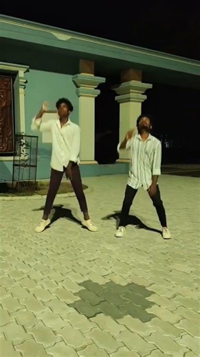 moon song 🌕🕺🏻🚢