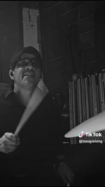 Sometimes the truth only comes out in a song 🎶 🎵 Here’s a moment from my new music video. 💿 🎥 #BluesRock #GuitarTok #BoogieLong