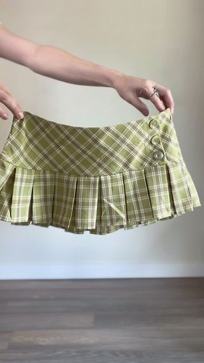 Violet on Instagram: "We’re doing this trend again cuz I miss it 🫶 . . Be sure to follow me! @violetthered . . #redhairdontcare #skirt #dancing #ginger #gingerhair #outfitinspo #explore"