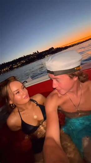 50 Dates 50 States | One of the coolest things I’ve done 👀 • • #hottub #swim #boat #dating #datenight #seattle #washington #romance | Instagram