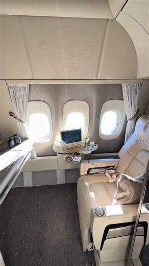 Damon Geis on Instagram: "Virtual and Real Windows on Emirates #emirates #firstclass #flight"