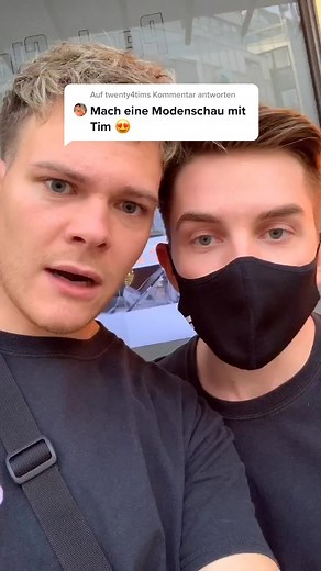 @twenty4tim antworten Teil 1: Tim und ich suchen uns gegenseitig Prinzessinen-Kleider raus 🤦🏼‍♂️