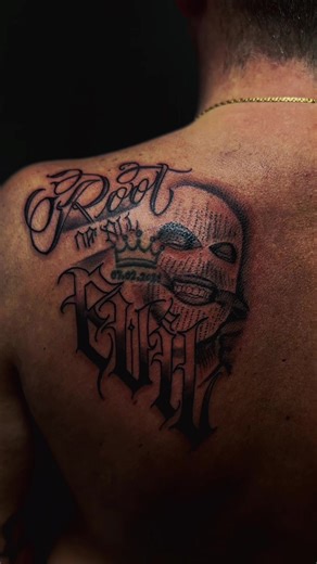 Lettering & Mask Tattoo 📍Contour Tattoostudio #letteringtattoo #realistictattoo #frankfurt #langenhessen #TattooFrankfurt