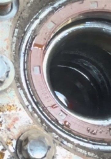 Replacing a wheel seal on a #ford #F500. #mobilemechanic #mechanicsoftiktok #bluecollar