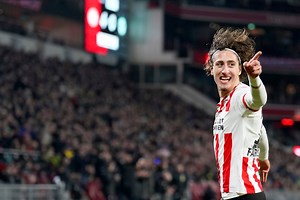 Wolves striker Fabio Silva scores first goal on loan at PSV in 6-0 win