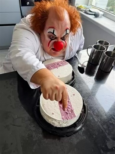 Epic Cake Smashes: Clown Mayhem Unleashed!