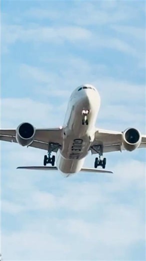 Gulf Air 787-9 Overhead Landing JFK 22L #787 #gulfair #jfkairport #planespotting