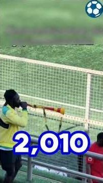 أشياء غريبة مُنعت من ملاعب كرة القدم! 😳⚽#ملاعب#حقائق#Shorts