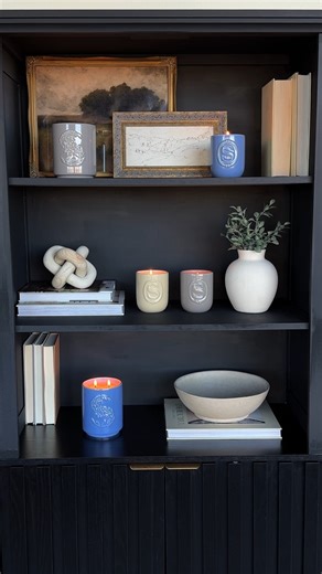 Scentsy | Home Fragrance on Instagram: "Glow into gifting season with new Scentsy Candles in two sizes and three cozy new fragrances. Pure Cashmere 🕯️🤍🫧 Cashmere Vanilla Sugar 🤎🧸🧺 Cozy Vanilla 🍨❄️✨"