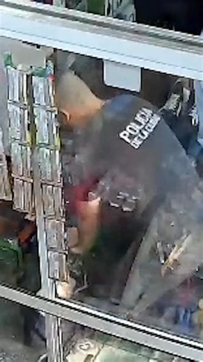 Policía de la Ciudad | Intervenciones que salvan vidas Personal de la Policía de la Ciudad asistió a una joven que se encontraba descompensada y con bajos signos... | Instagram