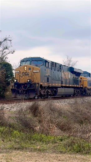 CSXT 779 leads on CSX B211-28 with a Nice Weak NF K5LA on 01/31/2026 #Shorts #train