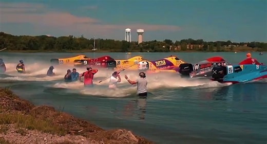 Tunnel Boat Racing 😏 #weareboatracing #apba #boatracing #actionsports #fyp