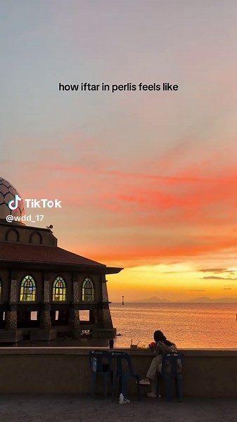 Menikmati Iftar di Masjid Terapung Perlis