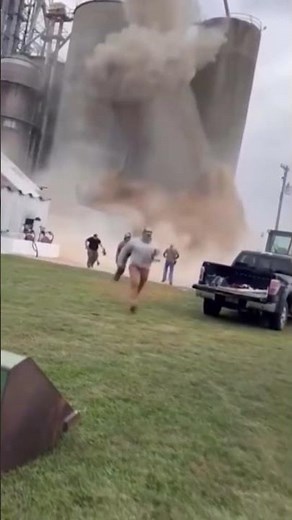 Wild video shows workers fleeing as grain silo collapses in U.S.