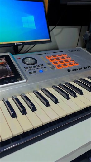 SP Melodies on Instagram: "Aadmi Musafir Hai... #piano #tranding #music #viral #tranding"