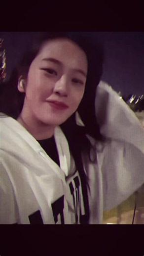 梦女的宗主 #安宥真#安俞真#安兪真#yujin#ive#场景两个人一起散着步