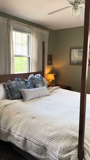 How lovely home can be ✨🏠 it’s the perfect time for fresh flowers, open windows & gardening #Home