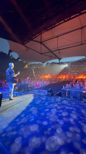 Now, I’m supposed to know so many things that I don’t Lord, I try to close my eyes at night but they won’t She used to pick me up from practice Now she’s picking me up from rehab… I want my 17 year old problems back I want my 17 year old problems back Thank you for singing with me St. Augustine ❤️ | Walker Hayes