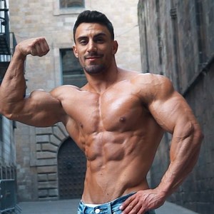 CLASSIC BODYBUILDING CHAMPION from Romania @cornel.rosoaga #behindthescenes on location with top photographer @ulrichoehmen - #muscle #model #biceps #classic #bodybuilding #bodybuilder #classicbodybuilder #photoshoot #classicbodybuilding #fitmediachannel | Fit Media Channel