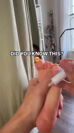 Jessica Haizman on Instagram: "Did you know this was possible?? My son was crawling around on our balcony and his little baby feet had 10+ splinters in less than 5 minutes! I was able to remove ALL of them in less than 60 seconds with this hack! Make sure to follow for more mom hacks and motherhood! Life hack | mom hack | first time mom #momhack #momfirstaid #momsofinstagram #lifehack #momsoftoddlers #momsofbabies #firsttimemom"