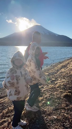 この山知ってる人👋 #はねまり #vlog #親子 #冬休み #旅行