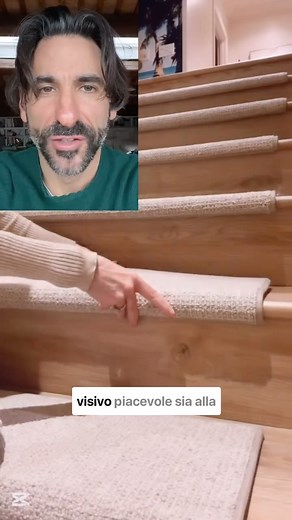 Se hai una scala tradizionale in legno la puoi impreziosire con delle guide in tessuto antiscivolo. Opta per un colore caldo come il crema o il canapa per un effetto visivo piacevole sia alla vista che al tatto. Che ne pensi ? Per averlo guarda il mio link in Bio nella sezione “arredo per la casa“ e scrivimi in DM✈️ https://amzn.to/4hQBm04 #interiordesign #madeinitaly #clever #design #designer #wow #home4you #italy #lovemyjob #architecture #architect #ristrutturare #simple #original #technology 
