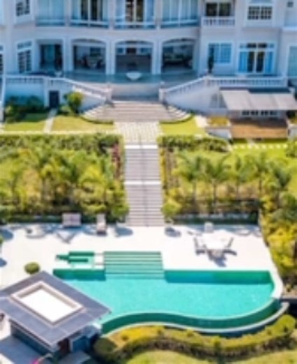 👉🏼Luxury Homes Costa Rica is a premier boutique real estate firm specializing in high-end properties throughout Costa Rica. Led by John Ordonez, a seasoned broker with over 15 years of experience successfully closing luxury transactions, we offer a truly personalized, client-focused service. Our expert team provides strategic guidance for buying, selling, and renting exclusive residences across the Central Valley, including Escazú and Santa Ana, as well as the country’s most sought-after beach